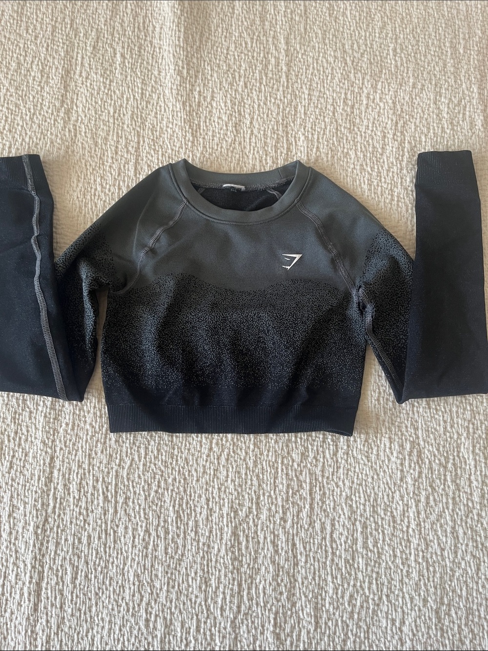 Gymshark Women’s Black and Gray Seamless High-Waist Leggings and Crop Top Set - Picture 2 of 5